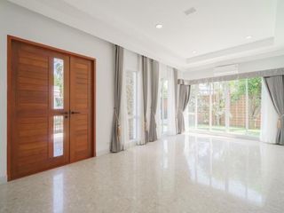 Haus zur Miete mit 5 Zimmer in Saphan Sung, Bangkok