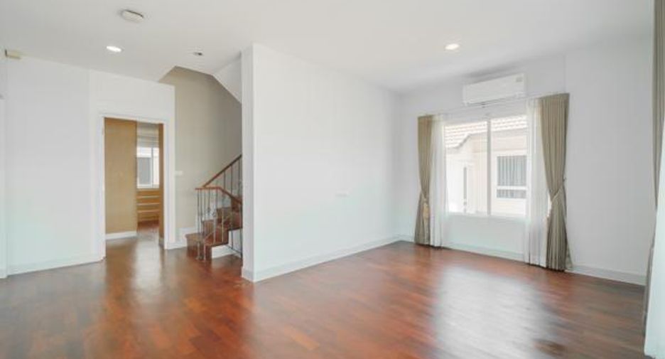 Haus zur Miete mit 5 Zimmer in Saphan Sung, Bangkok