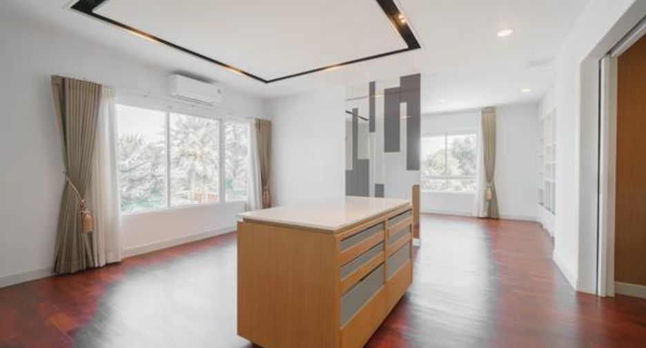 Haus zur Miete mit 5 Zimmer in Saphan Sung, Bangkok