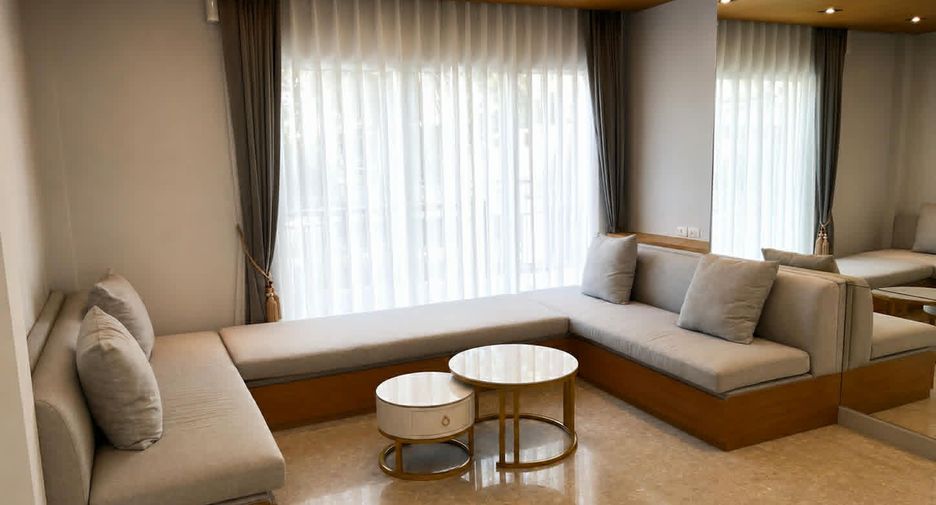 Haus zur Miete mit 5 Zimmer in Saphan Sung, Bangkok