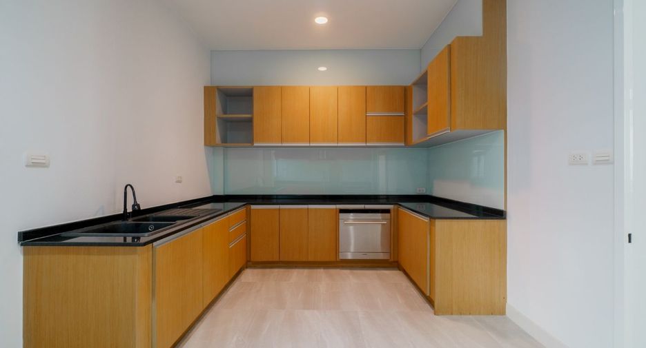 Haus zur Miete mit 5 Zimmer in Saphan Sung, Bangkok