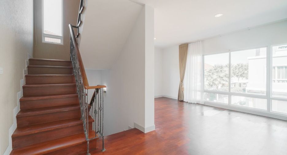 Haus zur Miete mit 5 Zimmer in Saphan Sung, Bangkok