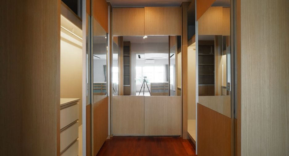 Haus zur Miete mit 5 Zimmer in Saphan Sung, Bangkok