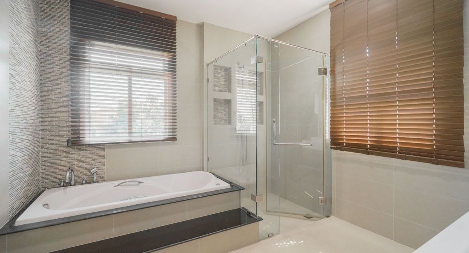 Haus zur Miete mit 5 Zimmer in Saphan Sung, Bangkok