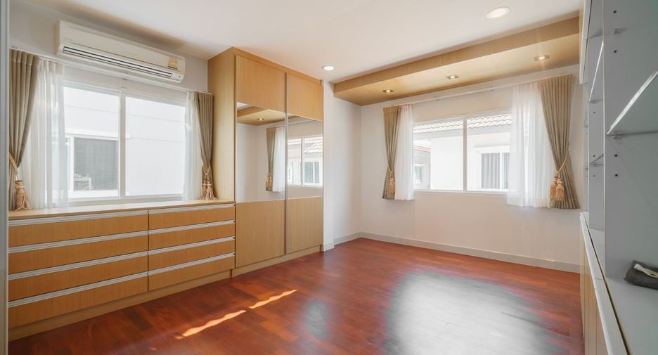 Haus zur Miete mit 5 Zimmer in Saphan Sung, Bangkok