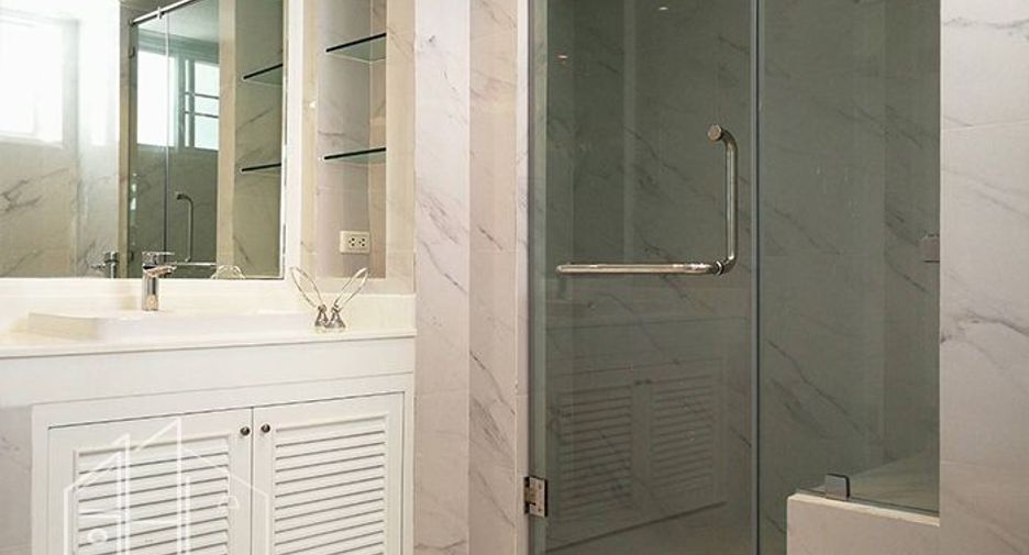 Condo en alquiler de 3 habitaciones en Watthana, Bangkok