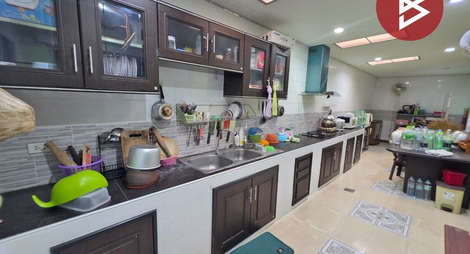 Casa en venta de 5 habitaciones en Bang Phli, Samut Prakan