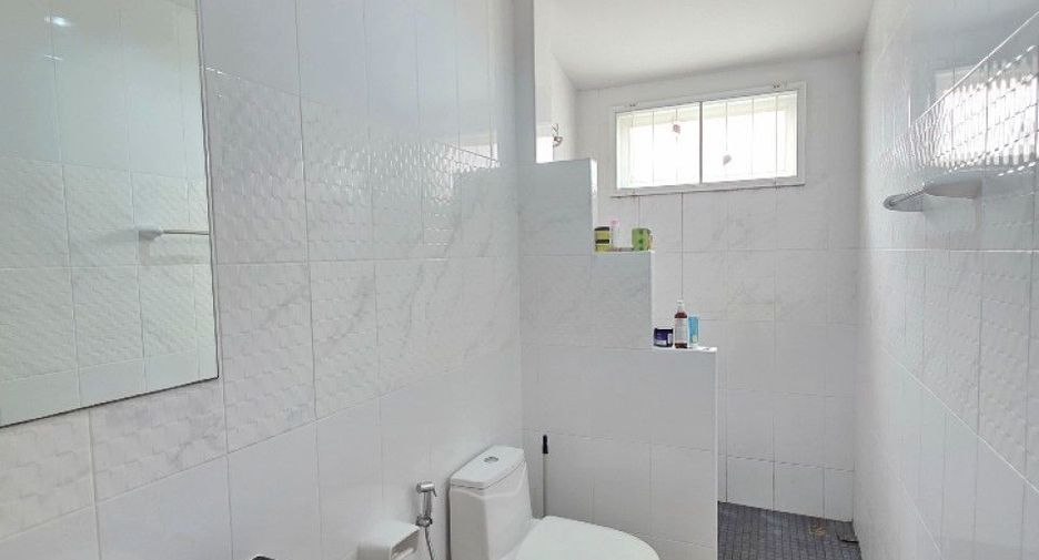 Casa en venta de 5 habitaciones en Bang Phli, Samut Prakan