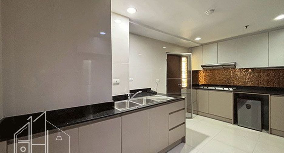 Apartamento en alquiler de 3 habitaciones en Watthana, Bangkok