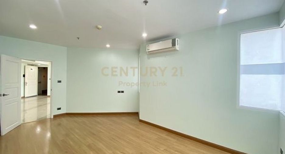 Wohnung zum Kauf mit 3 Zimmer in Huai Khwang, Bangkok