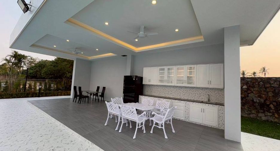 For rent and for sale 6 bedrooms villa in East Pattaya, Pattaya