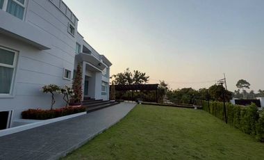 For rent and for sale 6 bedrooms villa in East Pattaya, Pattaya