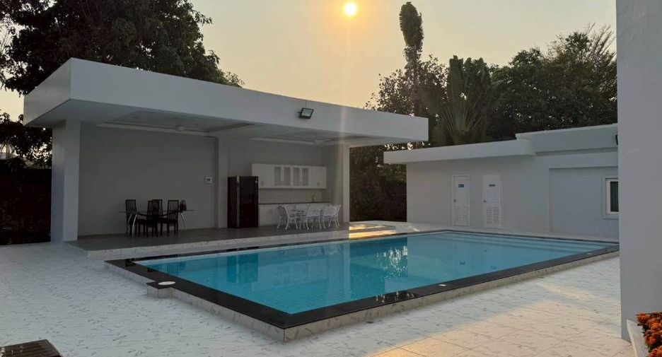 For rent and for sale 6 bedrooms villa in East Pattaya, Pattaya