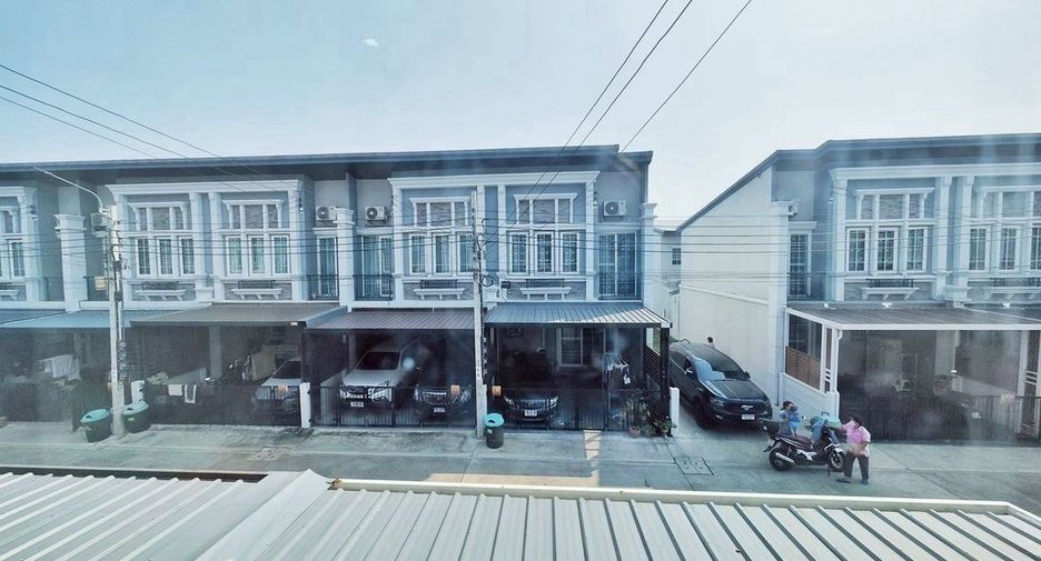 Аренда и продажа 4 спальни таунхаус в Phra Pradaeng, Самутпракан