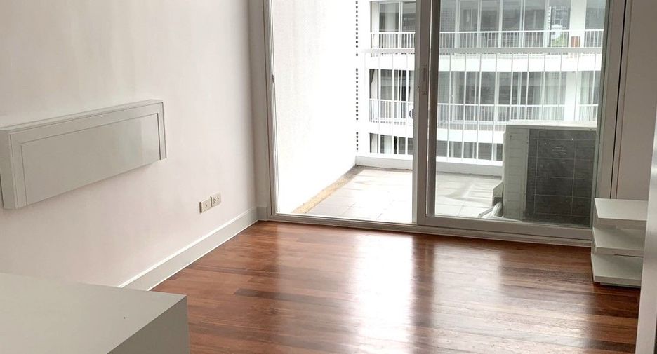 For rent 3 bedrooms apartment in Khlong Toei, Bangkok