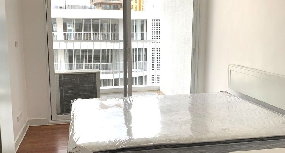 For rent 3 bedrooms apartment in Khlong Toei, Bangkok