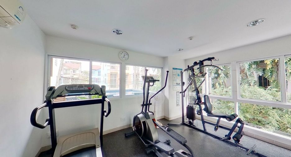 Condo en alquiler y en venta de 3 habitaciones en Phra Khanong, Bangkok