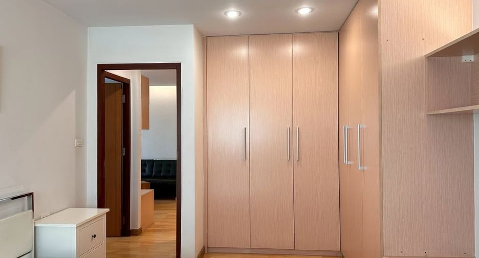 Condo en alquiler y en venta de 3 habitaciones en Phra Khanong, Bangkok
