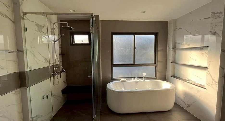 Продажа 4 спальни дом в Банг Капи, Бангкок