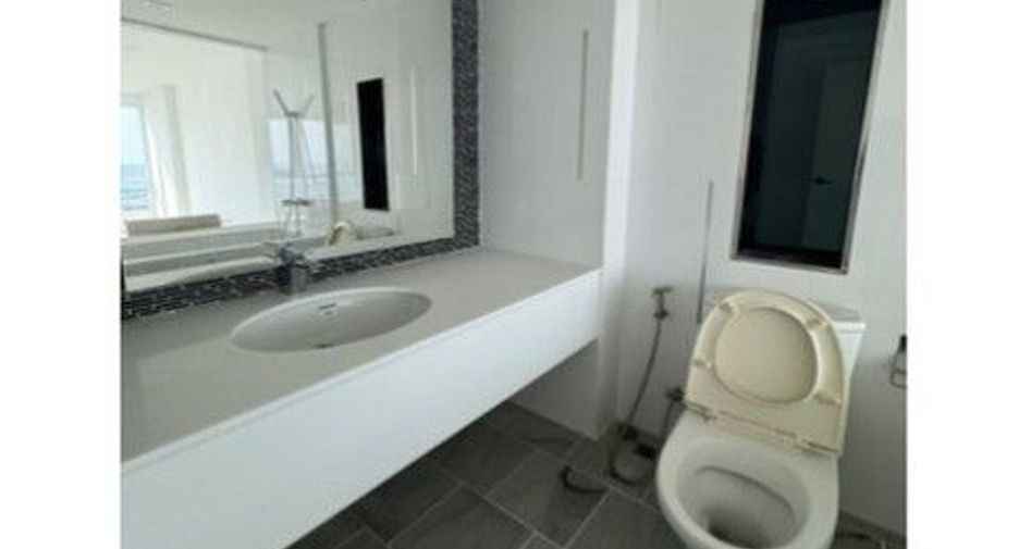 For sale 1 bed condo in Ban Khai, Rayong