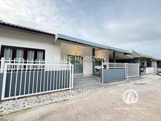 À vendre 3 chambres maison de ville à Bang Lamung, Chonburi