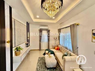 À vendre 3 chambres maison de ville à Bang Lamung, Chonburi