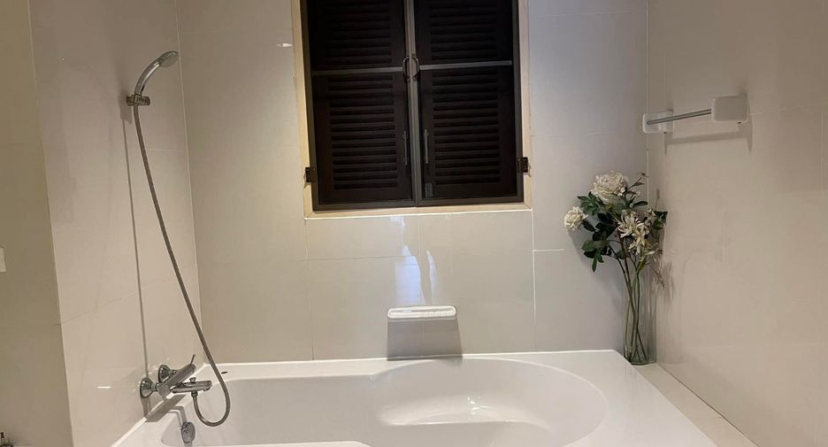 À louer 2 chambres condo à Huai Khwang, Bangkok