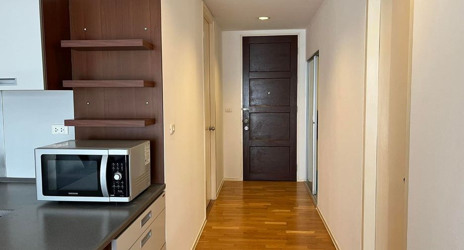 À louer 2 chambres condo à Huai Khwang, Bangkok