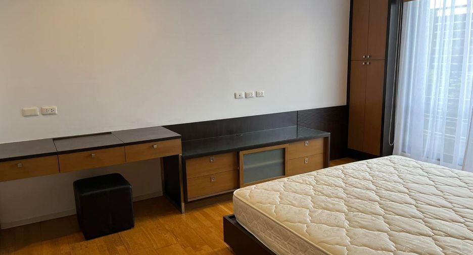 À louer 2 chambres condo à Huai Khwang, Bangkok