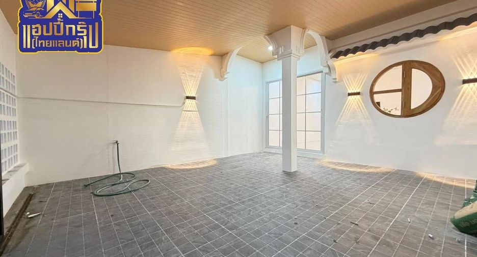 À vendre 2 chambres maison de ville à Si Racha, Chonburi