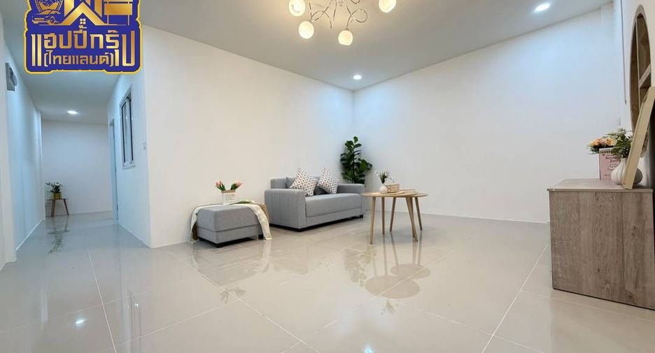 À vendre 2 chambres maison de ville à Si Racha, Chonburi
