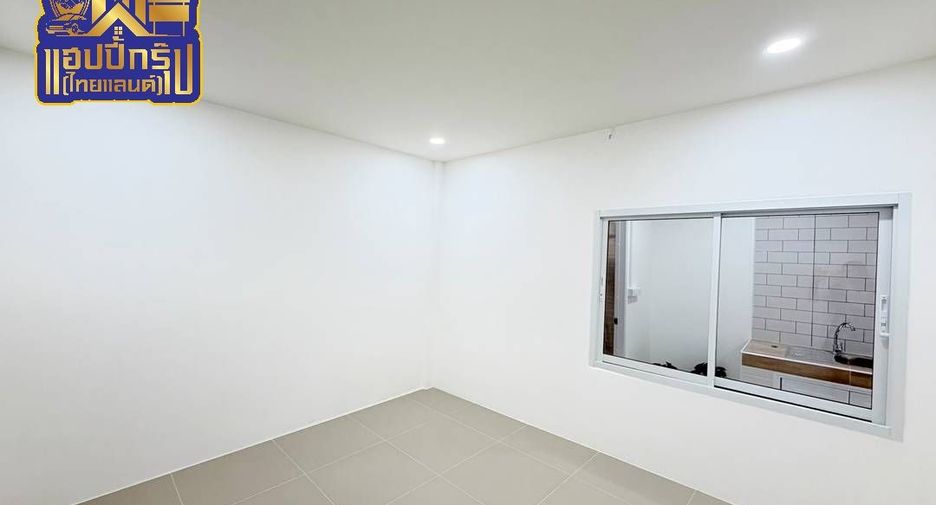 À vendre 2 chambres maison de ville à Si Racha, Chonburi
