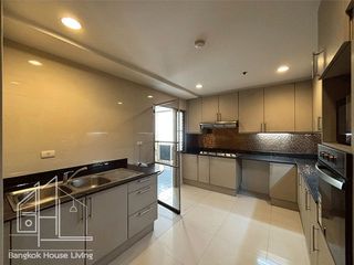 For rent 3 bedrooms condo in Watthana, Bangkok