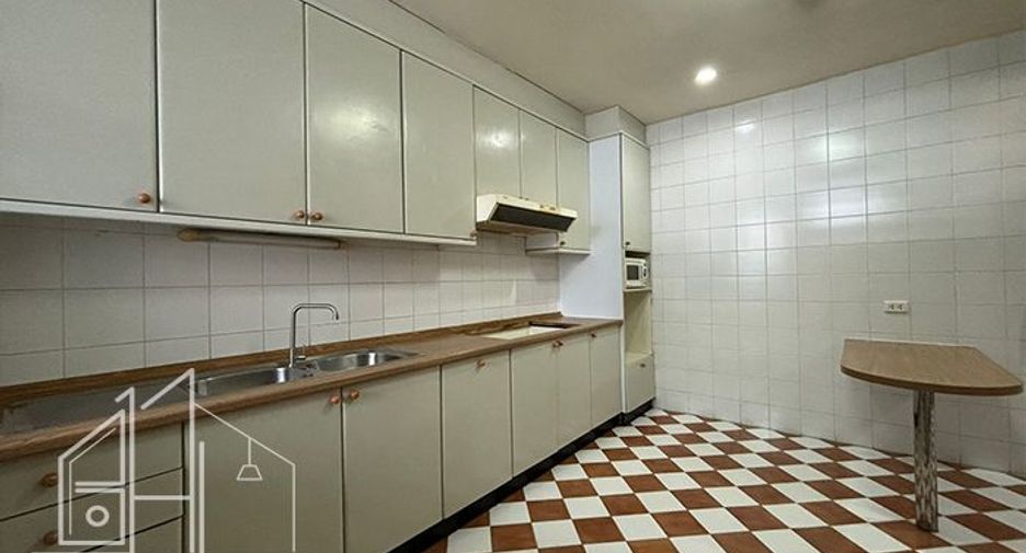 Apartamento en alquiler de 3 habitaciones en Watthana, Bangkok