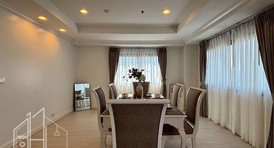 À louer 4 chambres condo à Watthana, Bangkok
