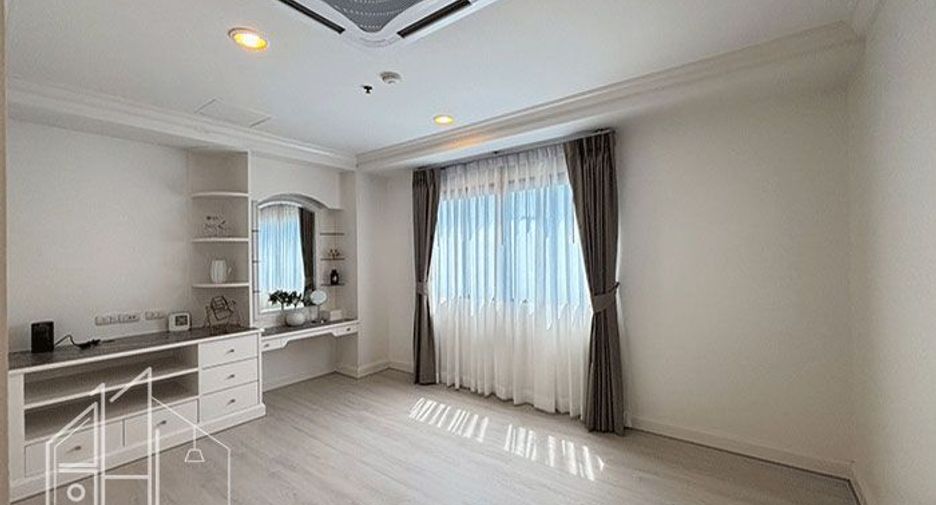 À louer 4 chambres condo à Watthana, Bangkok