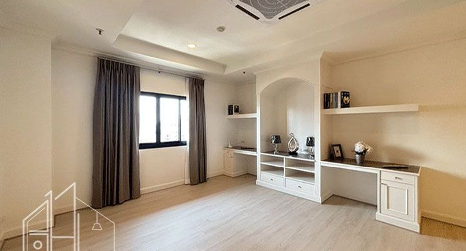 À louer 4 chambres condo à Watthana, Bangkok