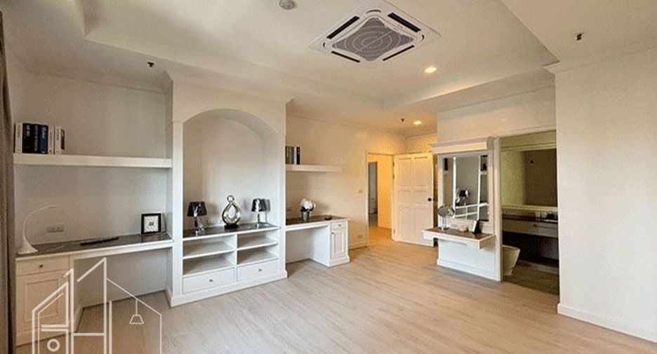 À louer 4 chambres condo à Watthana, Bangkok