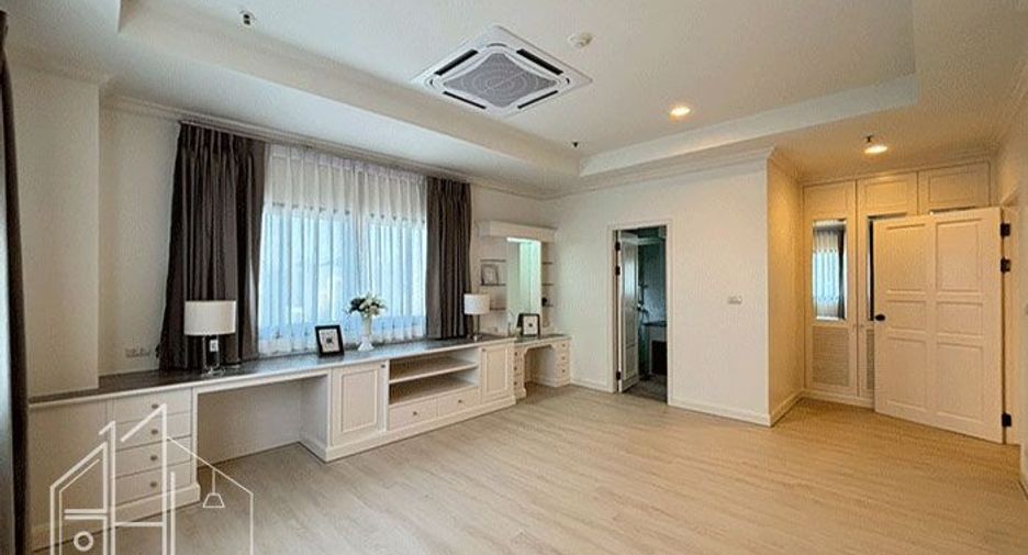 À louer 4 chambres condo à Watthana, Bangkok