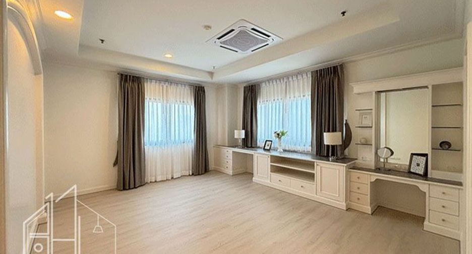 À louer 4 chambres condo à Watthana, Bangkok