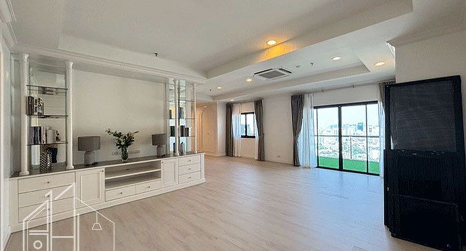 À louer 4 chambres condo à Watthana, Bangkok