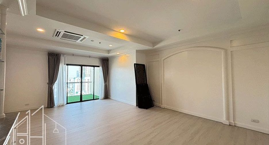 À louer 4 chambres condo à Watthana, Bangkok