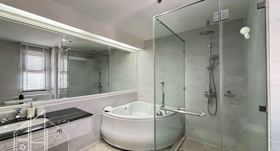 À louer 4 chambres condo à Watthana, Bangkok