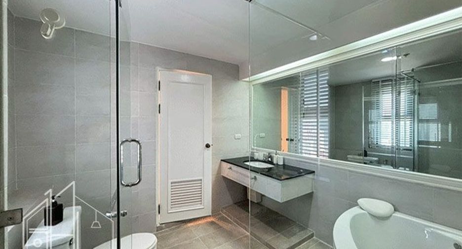 À louer 4 chambres condo à Watthana, Bangkok