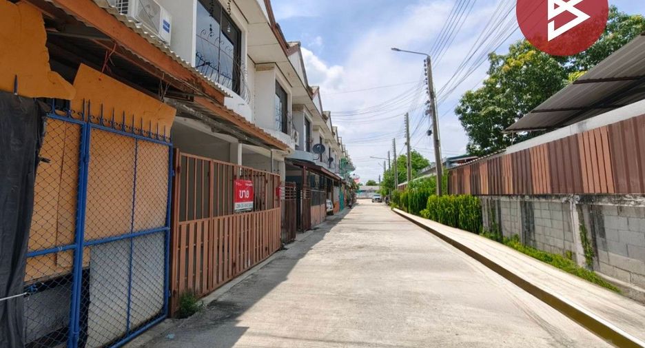 À vendre 2 chambres maison de ville à Mueang Chachoengsao, Chachoengsao