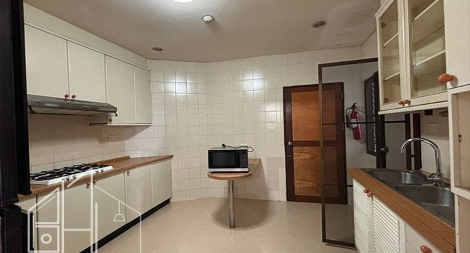 Condo en alquiler de 3 habitaciones en Watthana, Bangkok