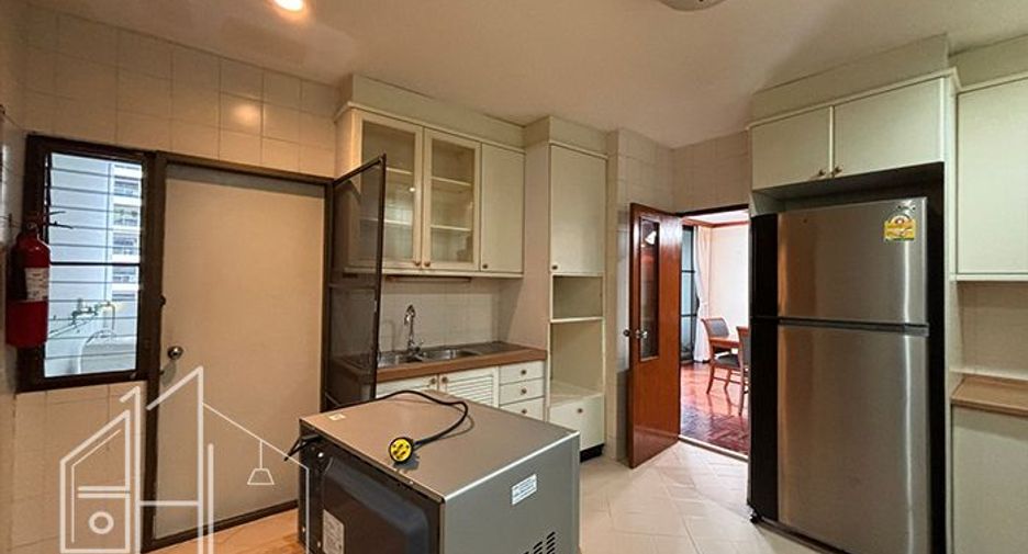 Condo en alquiler de 3 habitaciones en Watthana, Bangkok
