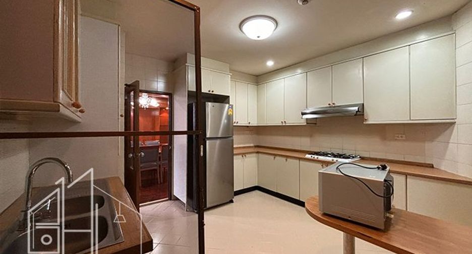 Condo en alquiler de 3 habitaciones en Watthana, Bangkok