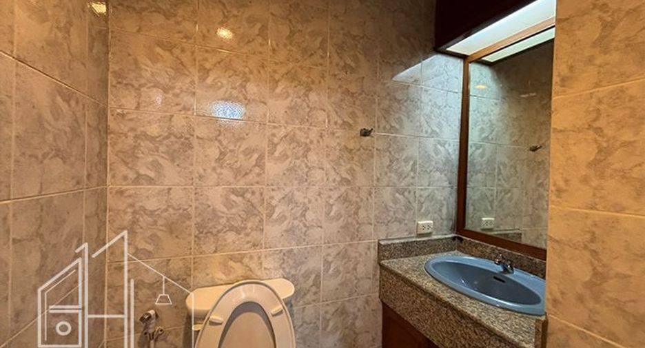 Condo en alquiler de 3 habitaciones en Watthana, Bangkok