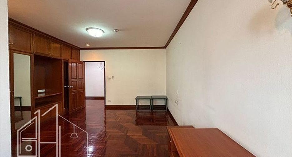 Condo en alquiler de 3 habitaciones en Watthana, Bangkok